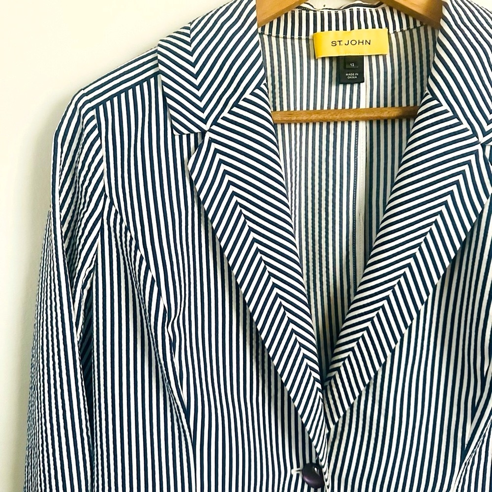 Quiet Luxury St. John Seersucker Navy & White Stripe Classic Blazer Jacket, 12 - Picture 2 of 9